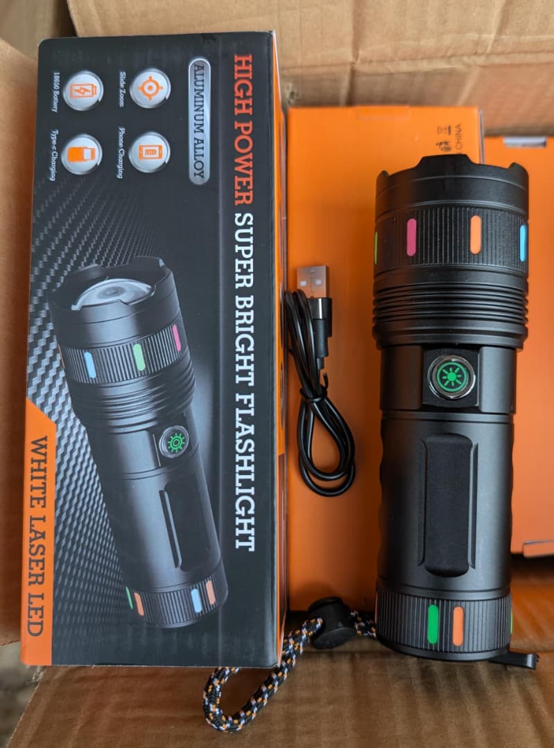 TORCHE LED RECHARGEABLE MULTIFONCTION & POWER BANK